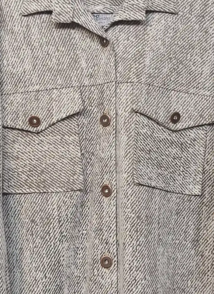 مانتو پاییزه فوتر کرمی شکت رز ۵ - کد ۹۵۷.webp