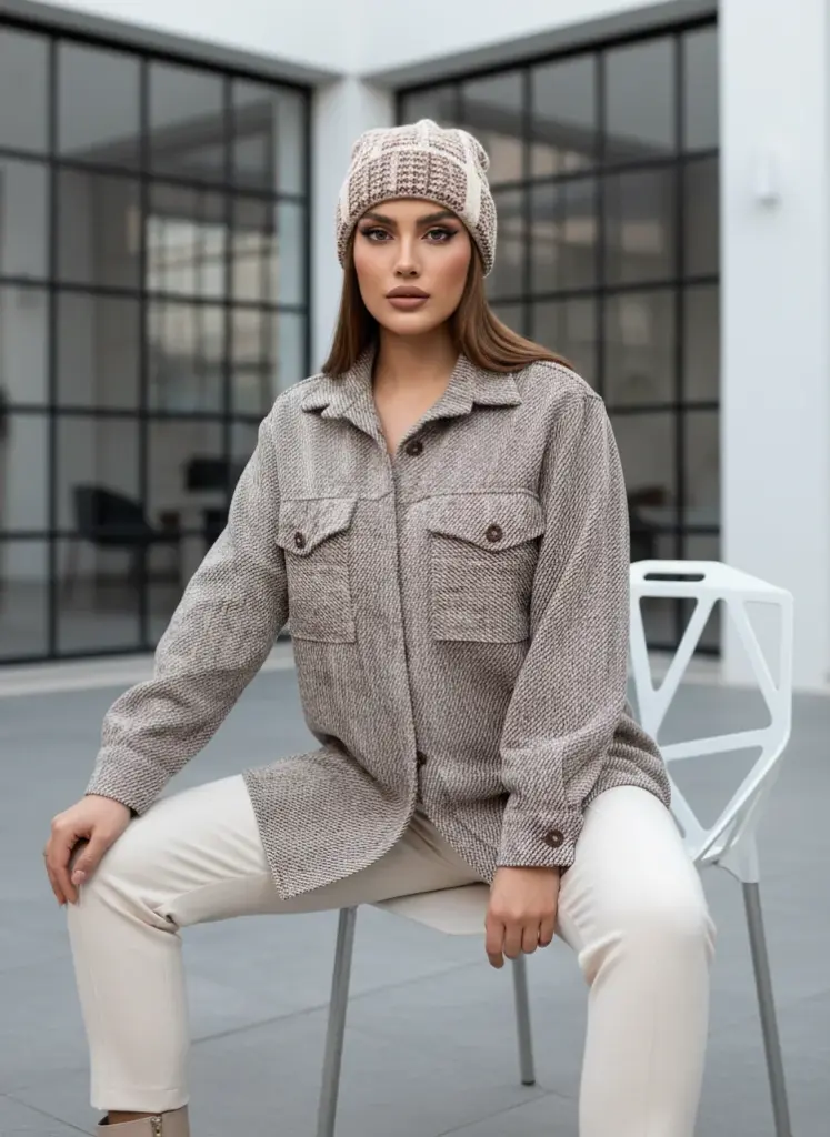 مانتو پاییزه فوتر کرمی شکت رز ۴ - کد ۹۵۷.webp